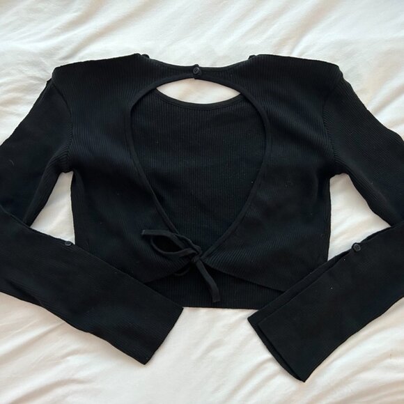 Open-back buttoned cutout sweater - Picture 2 of 5